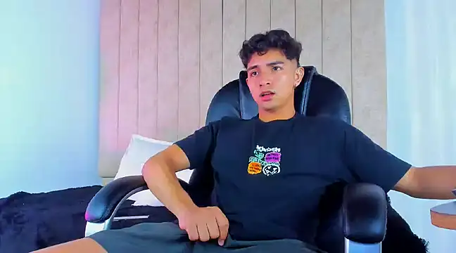 Snapshot of Muichiro_tokito1 chatting on 02.28.25 Muichiro tokito1 online show from 02.28.25