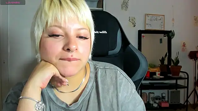 Snapshot of sammymoon chatting on 07.07.26 sammymoon online show from 07.07.26