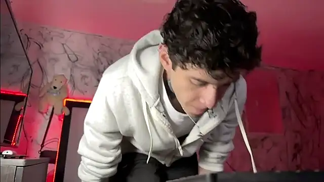 Saturno v online show from 02.14.25