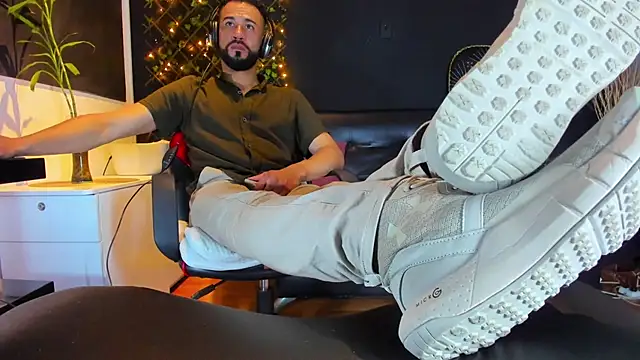 Snapshot of alessandro_wye chatting on 02.03.26 alessandro wye online show from 02.03.26