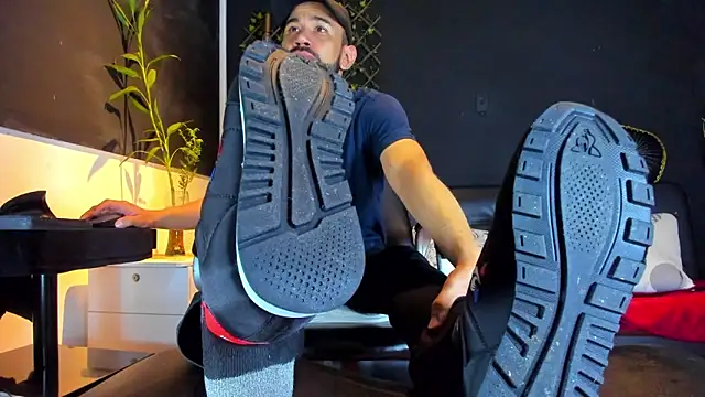 Snapshot of alessandro_wye chatting on 02.17.26 alessandro wye online show from 02.17.26