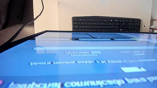 escarleth   online show from 03.19.25