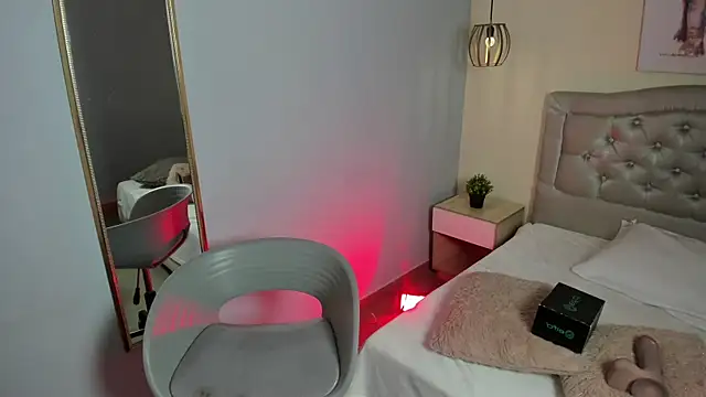 escarleth   online show from 11.21.25