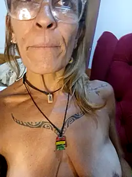 Snapshot of sabinytahot chatting on 02.25.25 sabinytahot online show from 02.25.25