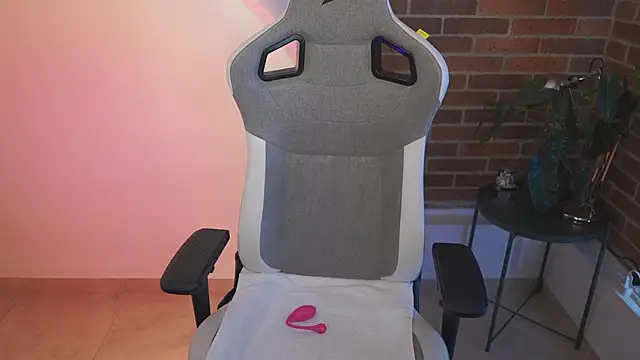 anyacutex online show from 03.16.25