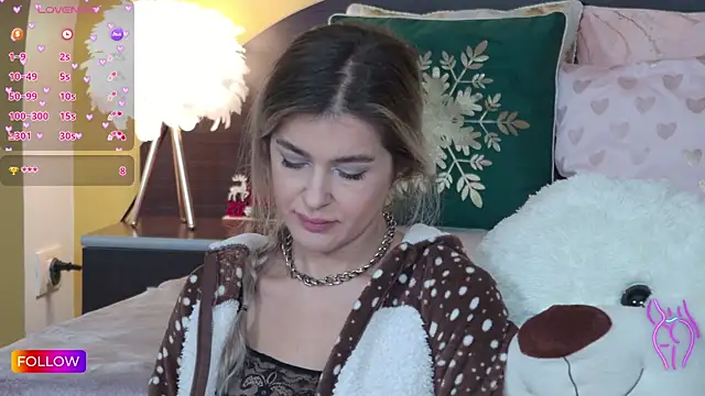 Snapshot of Sarah-Hart chatting on 12.14.24 Sarah-Hart online show from 12.14.24