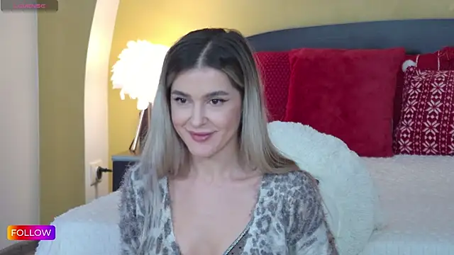 Snapshot of Sarah-Hart chatting on 12.24.24 Sarah-Hart online show from 12.24.24