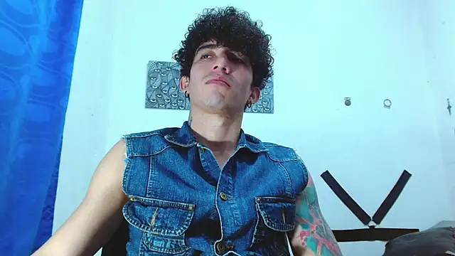 Snapshot of targuerian22 chatting on 12.23.24 targuerian22 online show from 12.23.24