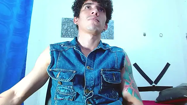 Snapshot of targuerian22 chatting on 12.23.24 targuerian22 online show from 12.23.24