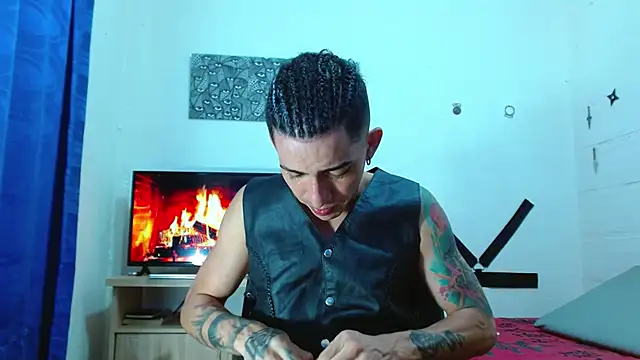 Snapshot of targuerian22 chatting on 01.16.25 targuerian22 online show from 01.16.25