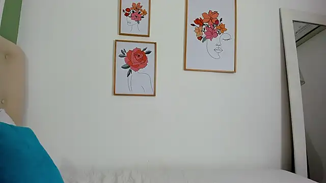 Snapshot of CarmesyAngel chatting on 12.21.24 CarmesyAngel online show from 12.21.24