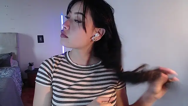 Emilyswan04 online show from 01.13.25