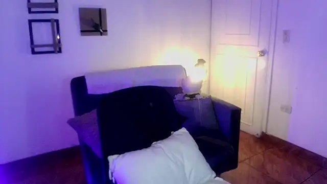 Emilyswan04 online show from 02.22.25