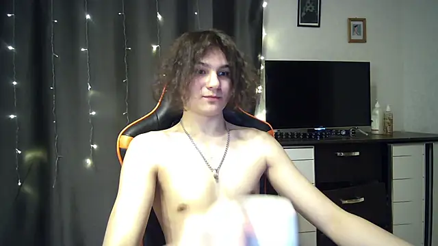 Snapshot of sweet_lucifer666 chatting on 03.18.25 sweet lucifer666 online show from 03.18.25