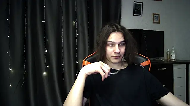 Snapshot of sweet_lucifer666 chatting on 03.21.25 sweet lucifer666 online show from 03.21.25