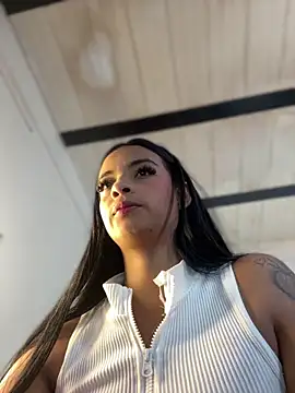 Laura fernandezII online show from 02.04.25