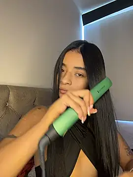 Laura fernandezII online show from 12.03.25