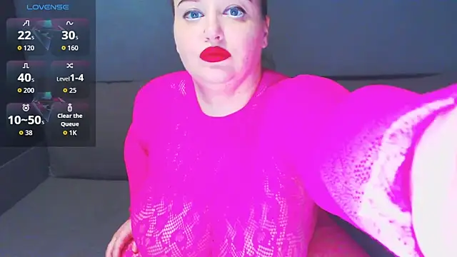 Snapshot of anna_claire chatting on 09.16.25 anna claire online show from 09.16.25