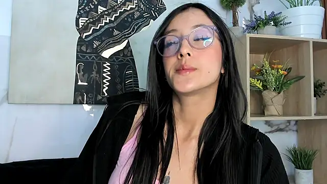 Snapshot of Princess_Violett chatting on 12.18.25 Princess Violett online show from 12.18.25