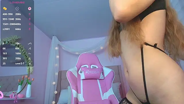 Snapshot of ely_cherry18 chatting on 11.04.25 ely cherry18 online show from 11.04.25