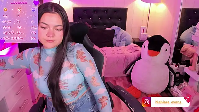 NahiaraEvans  online show from 04.05.26