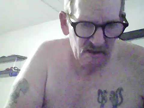 Snapshot of BALLZZZ111 chatting on 12.17.25 BALLZZZ111 online show from 12.17.25