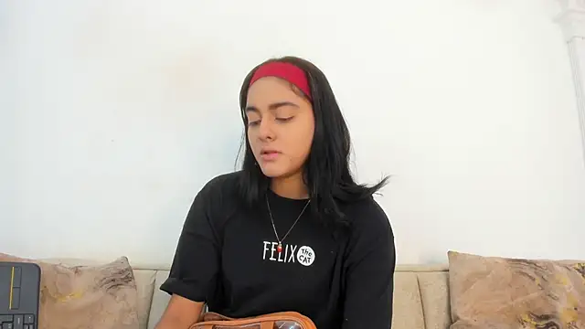 natalia aguirre1 online show from 10.14.25