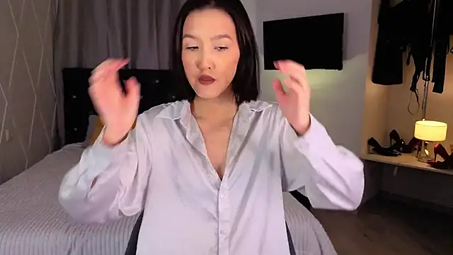 CarrieAmber online show from 11.21.25