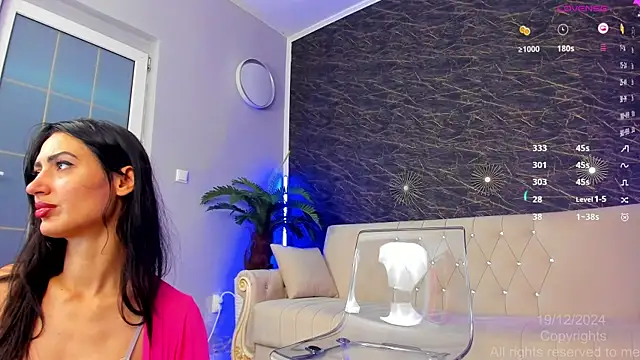 Snapshot of moona_ray chatting on 12.21.24 moona ray online show from 12.21.24