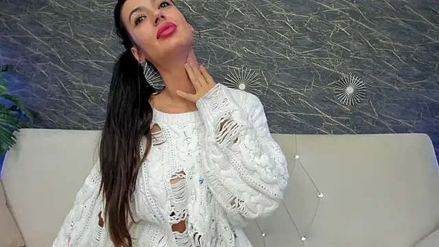 Snapshot of moona_ray chatting on 11.24.25 moona ray online show from 11.24.25