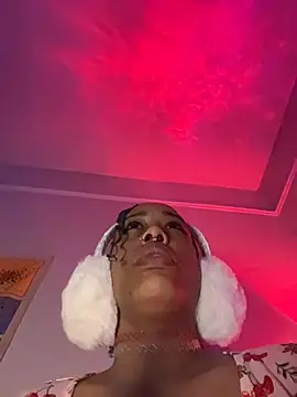 loveluna8 online show from 12.16.25