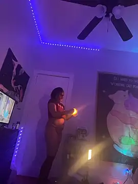 loveluna8 online show from 12.21.25