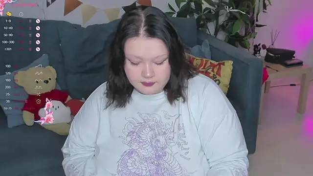 LilyBelll online show from 10.04.25