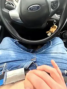 Titanhoott online show from 12.03.25