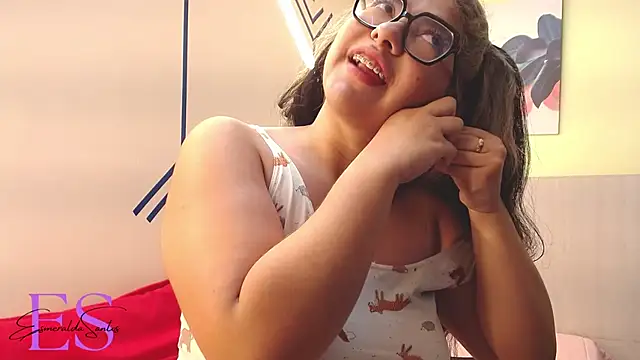 EsmeraldaSantoss online show from 02.14.25