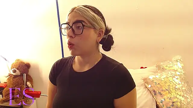 EsmeraldaSantoss online show from 02.19.25