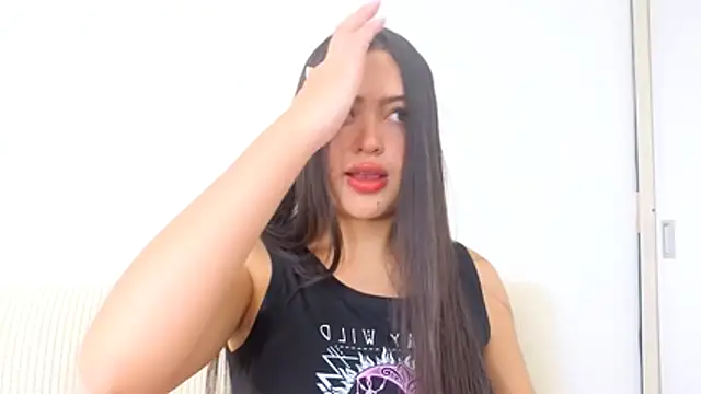 Snapshot of Sweet-Sophiee chatting on 11.30.25 Sweet-Sophiee online show from 11.30.25