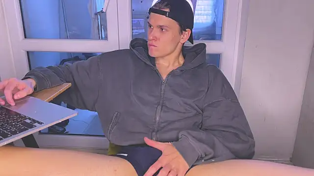 Snapshot of alyx_garden chatting on 07.23.26 alyx garden online show from 07.23.26