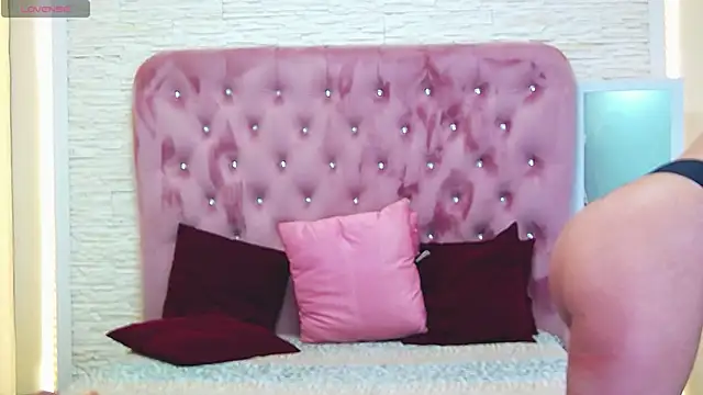 Snapshot of KikiSweet08 chatting on 03.21.25 KikiSweet08 online show from 03.21.25