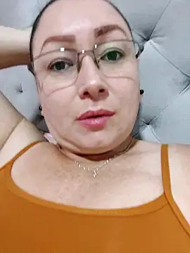 Snapshot of milly_sanchez chatting on 05.17.26 milly sanchez online show from 05.17.26