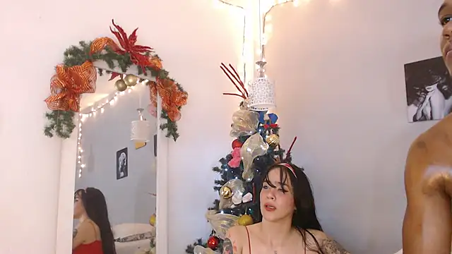 Snapshot of Kimandyuk chatting on 12.18.24 Kimandyuk online show from 12.18.24