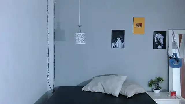 Snapshot of Kimandyuk chatting on 01.14.25 Kimandyuk online show from 01.14.25