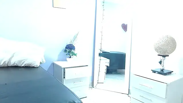 Snapshot of Kimandyuk chatting on 01.29.25 Kimandyuk online show from 01.29.25