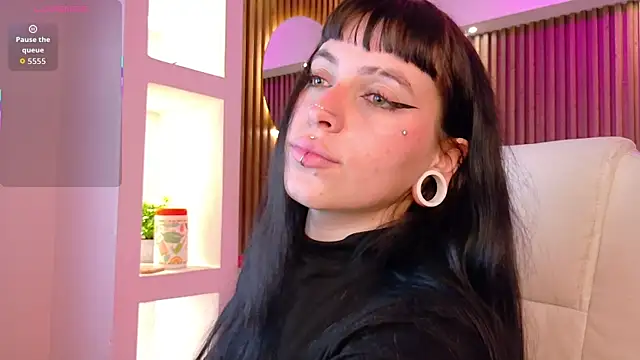 Lucy Smith2 online show from 11.14.25