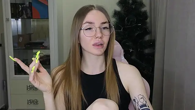 Snapshot of littlevildevil chatting on 12.28.24 littlevildevil online show from 12.28.24