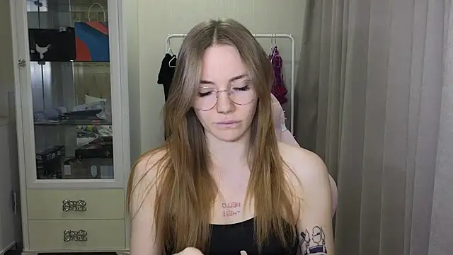 Snapshot of littlevildevil chatting on 01.15.25 littlevildevil online show from 01.15.25