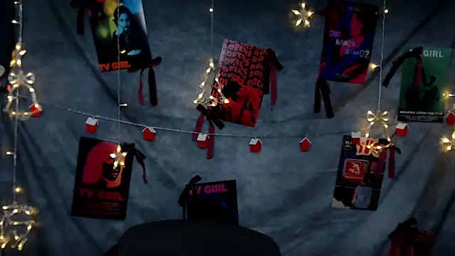 Snapshot of MademoiselleCl chatting on 12.18.25 MademoiselleCl online show from 12.18.25