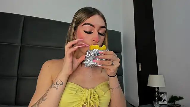 Lizz Luna online show from 09.29.25