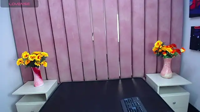 Snapshot of EmilyyEvans_ chatting on 02.08.25 EmilyyEvans online show from 02.08.25