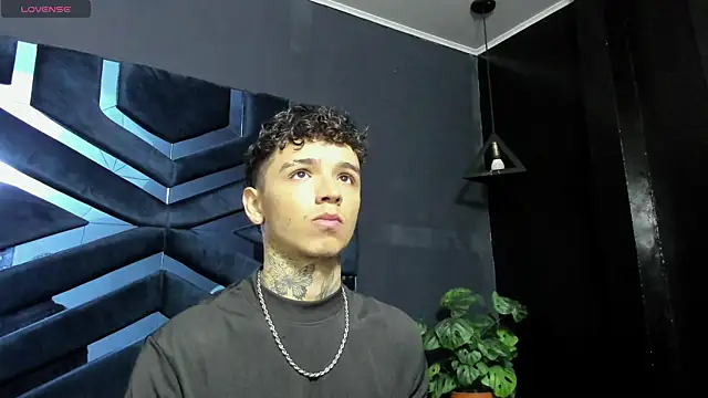 Ian Castillo  online show from 01.12.26